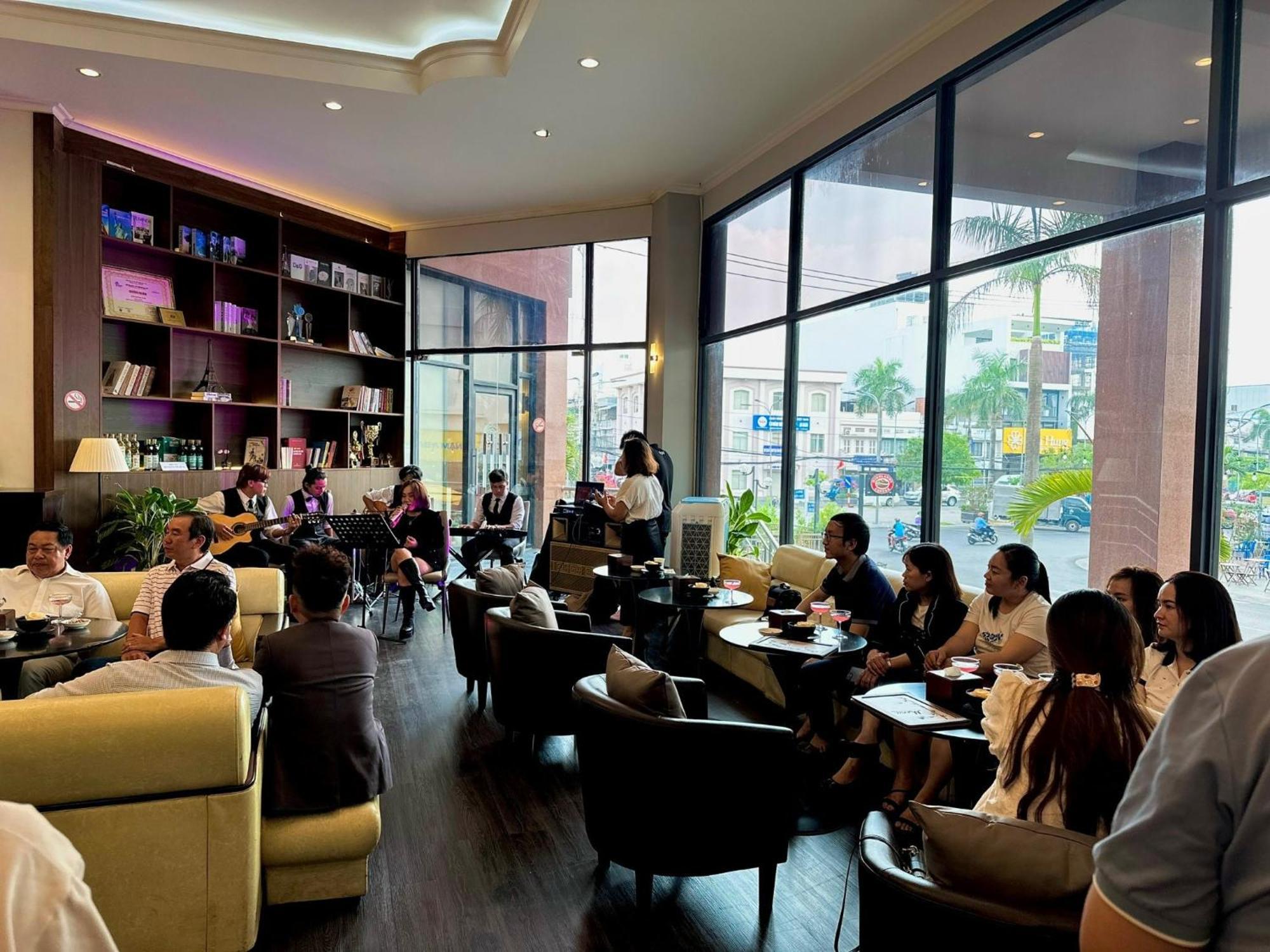 Cụm Khách sạn Đông Xuyên - Long Xuyên - Cửu Long Extérieur photo